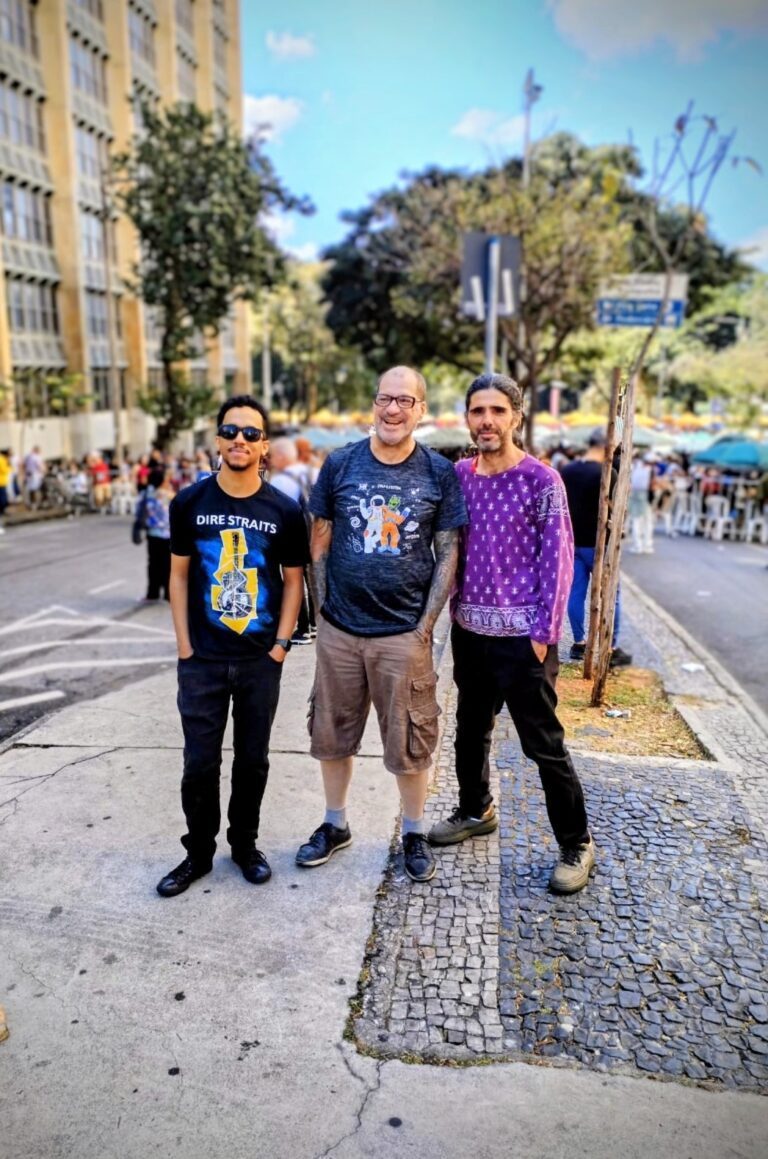 Márcio Aranha e a Teia na Feira Hippie